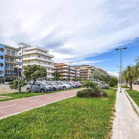 3 Bedroom Cozy In Lägenhet Pescara